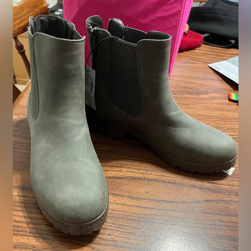Maurice’s boots. Never worn. Size 10